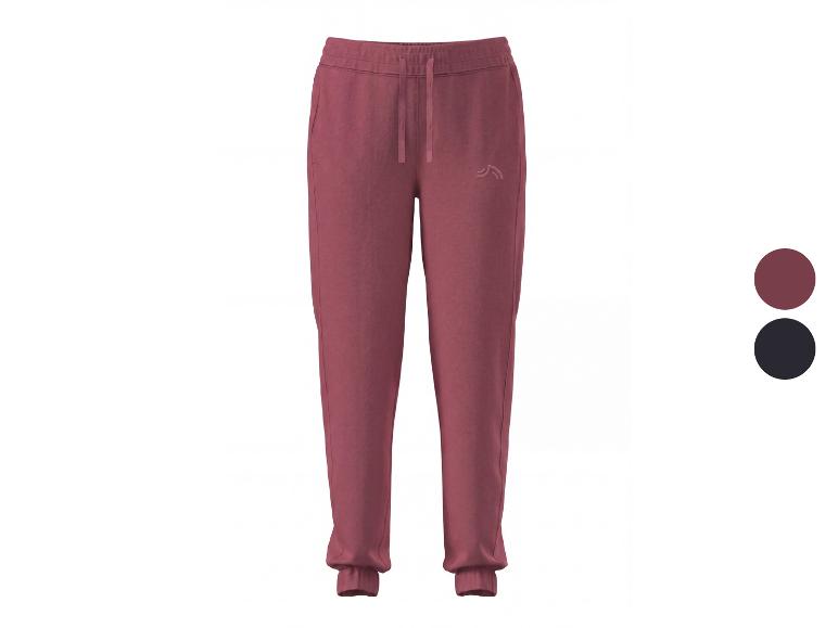 CRIVIT dames joggingbroek in bordeauxrood, met logo en twee kleuropties.