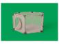Zeshoekige babybox met gaaswanden en een ingang met rits, in beige en grijs.