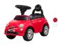 Rode loopauto met zwart stuur en zitting, voorzien van chromen wielen.