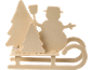 Houten kerstdecoratie met slee, sneeuwpop en kerstbomen.