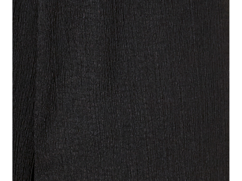 Zwarte, geribbelde stof.