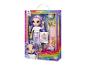 Rainbow High Violet Willow pop in pyjama met pizza, popcorn en accessoires.