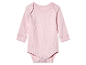 Roze baby romper met lange mouwen.