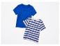 Twee kindert-shirts: één effen blauw en één blauw-wit gestreept.