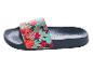 Donkerblauwe zwembadslippers met tropisch bloemenpatroon