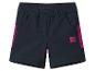 Donkerblauwe shorts met roze zijpanelen en een kleine roze logopatch.