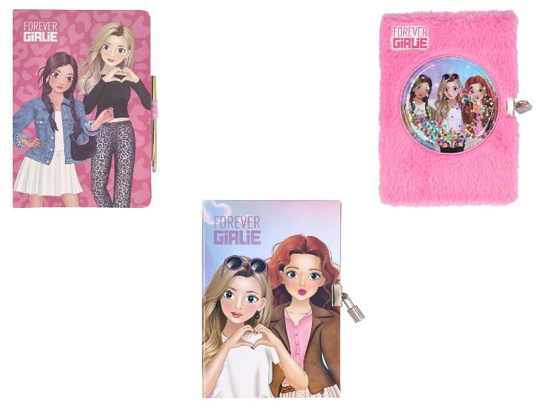 Drie Forever Girlie notitieboeken: twee met cartoonmeisjes en één roze pluizige met glitter.