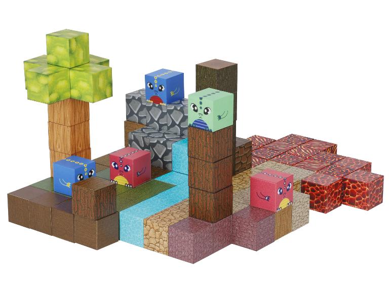 Kleurrijk blokkenspel met monsterfiguren, bomen, water en lava-elementen.