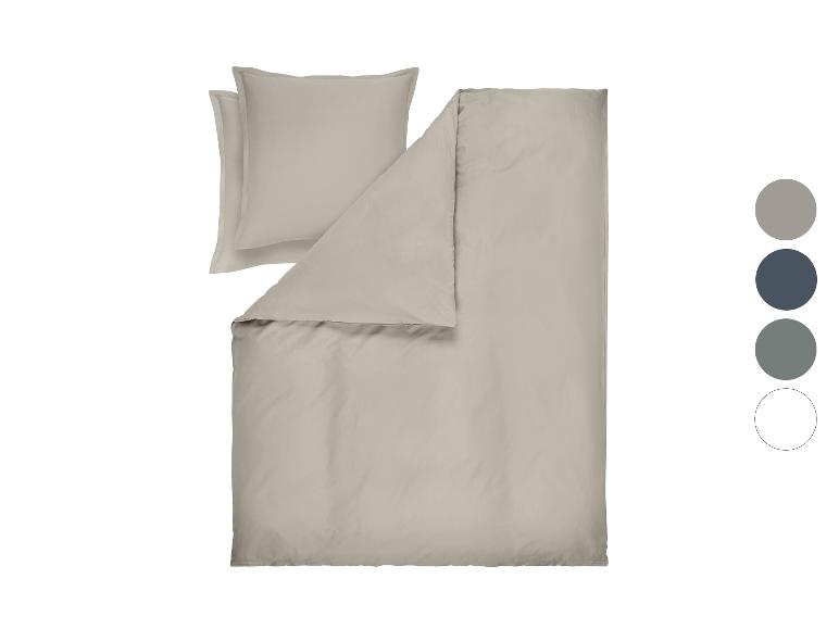 Beige dekbedovertrekset met twee kussens en kleurstalen.