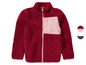 Een rood fleece jack met een roze detail.