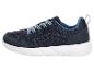 Blauwe sportschoenen met witte en blauwe veters en witte zool.
