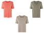 Drie korte mouw t-shirts: koraal, beige en olijfgroen.