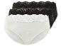 Drie paar witte en zwarte slipjes met kant.