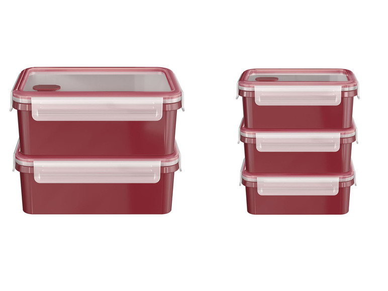 Twee stapels rode lunchboxen met deksels
