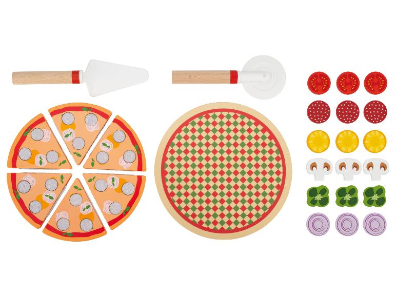 Houten pizzaspeelset met toppings en serveergereedschap.