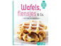 Een boek met recepten voor wafels en pannenkoeken.