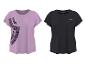 Twee sportieve T-shirts, één lila met luipaardprint en één zwart met een klein logo.