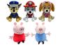 Pluche figuren van Paw Patrol en Peppa Pig.