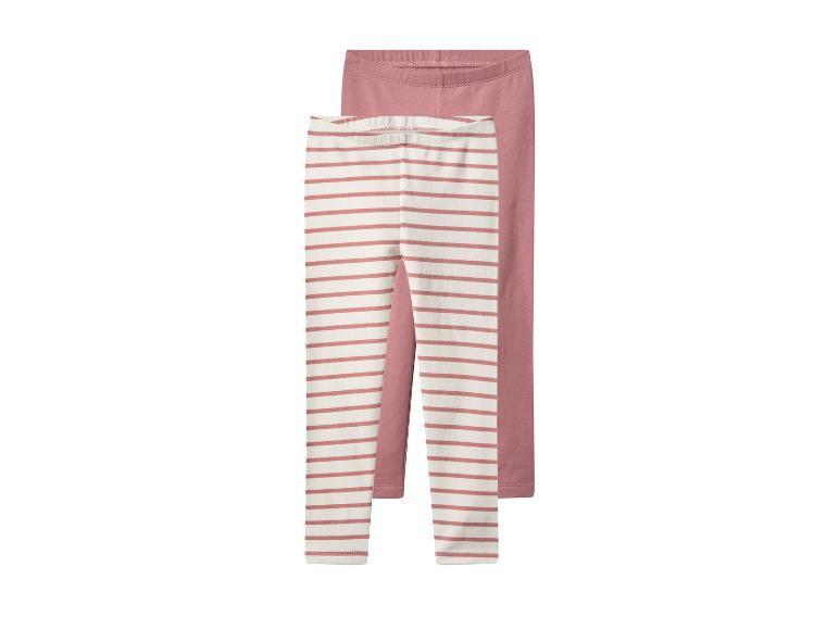 Twee paar kinderleggings, één effen roze en één met roze en witte strepen.