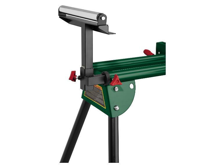 Een groene werkplaatswagen-rolhouder met een zilveren rol.