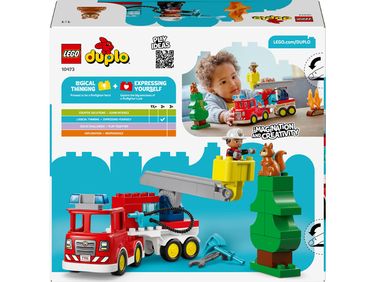 Speelgoedbrandweerwagen met aanhanger, figuren en boom, bevordert logisch denken en creativiteit.
