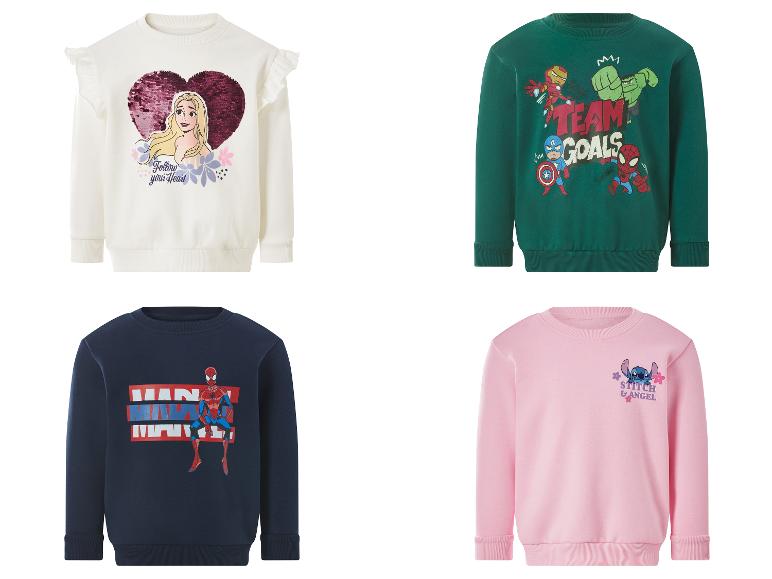 Vier kinderhoodies: wit met prinses, groen met superhelden, marineblauw met Spider-Man, roze met Stitch.