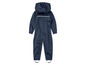 Een donkerblauwe regenoverall met capuchon voor kinderen.