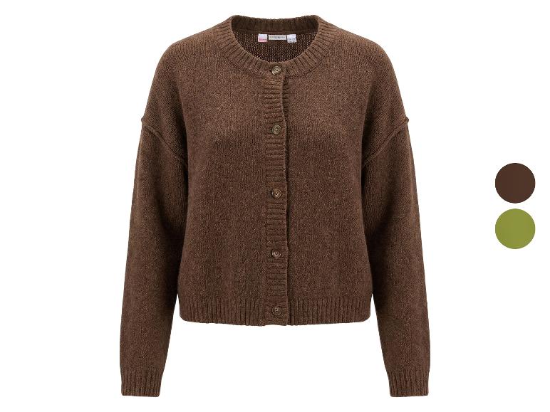 Bruin gebreid vest met knopen, met kleurstalen in bruin en olijfgroen.