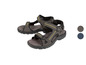 Twee paar bruine sandalen met gele details.