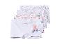 Vier paar witte kinderboxershorts, twee met stippen, twee met heteluchtballonnen.