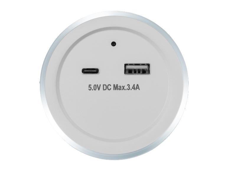 Witte USB-C en USB-A oplaadpoort.