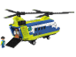 Speelgoedhelikopter met dubbele rotor in blauw en geel met speelfiguren.