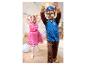 Twee kinderen in Paw Patrol kostuums, één Skye en één Chase, op een feestje.