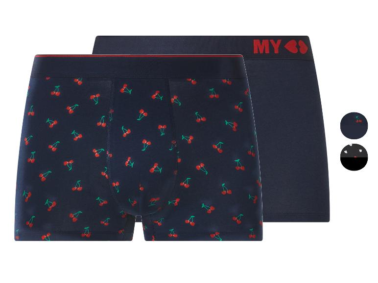 Twee marineblauwe boxershorts, één met kersenpatroon en één effen met een 'MY'-logo.