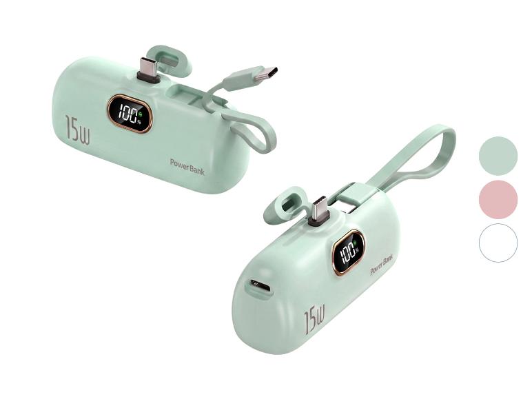 Twee draagbare mintgroene 15W powerbanks met digitaal display en geïntegreerde kabels.