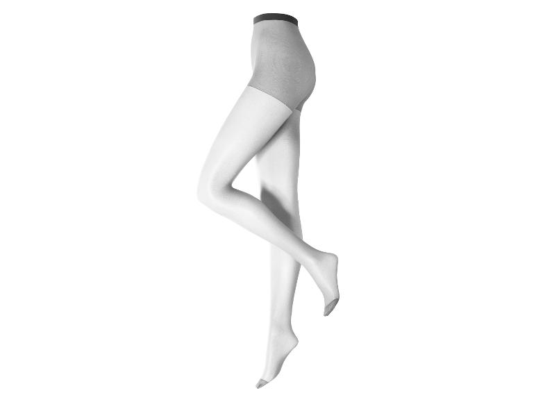 Witte panty op paspop, met donkerdere tailleband en tenen.