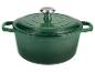 Groene gietijzeren braadpan met deksel en zilverkleurige knop