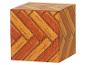 Doos met visgraatpatroon in oranje en bruine tinten.