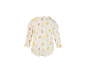 Witte baby romper met lange mouwen en patroon van huisjes en bomen.