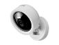 Witte beveiligingscamera met een zwarte lens en een fel LED-licht, gemonteerd op een muurbeugel.