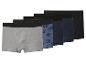 Vijf paar herenboxershorts in verschillende kleuren en patronen