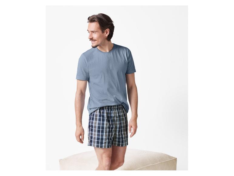 Herenshirt en geruite boxershorts.
