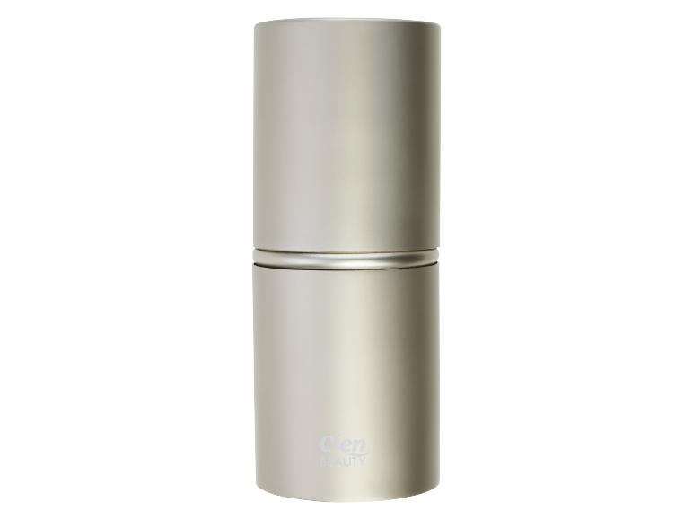 Een zilverkleurige Cien Beauty make-up kwast.