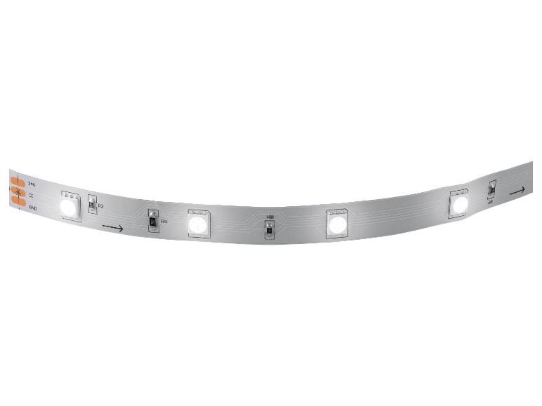 Flexibele witte LED-strip met zichtbare circuits en elektronische componenten.