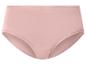 Roze damesonderbroek op een witte achtergrond.