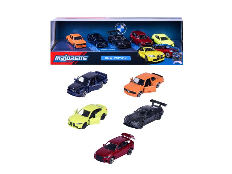 Speelgoedautoset met zes verschillende modellen, sommige met te openen deuren, en een displaydoos.