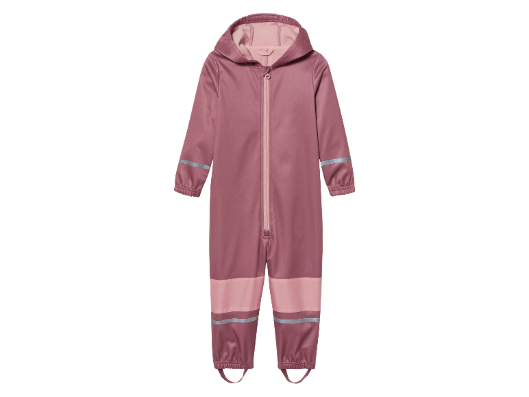 Een roze kinder regenpak met capuchon en reflecterende details.