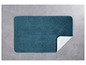 Een blauwe badmat met een antislip onderkant.