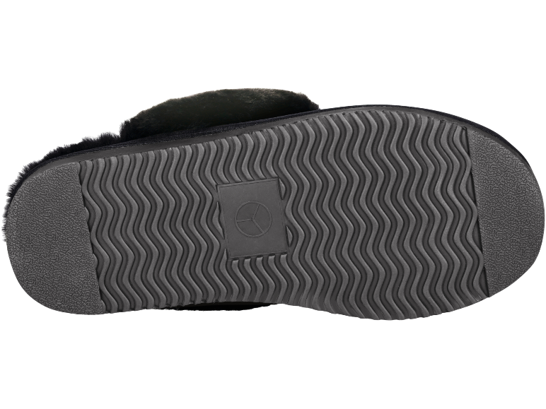 Zool van een zwarte pantoffel met een golvend patroon en een cirkelvormig logo.