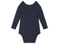 Een donkerblauwe baby romper met lange mouwen.